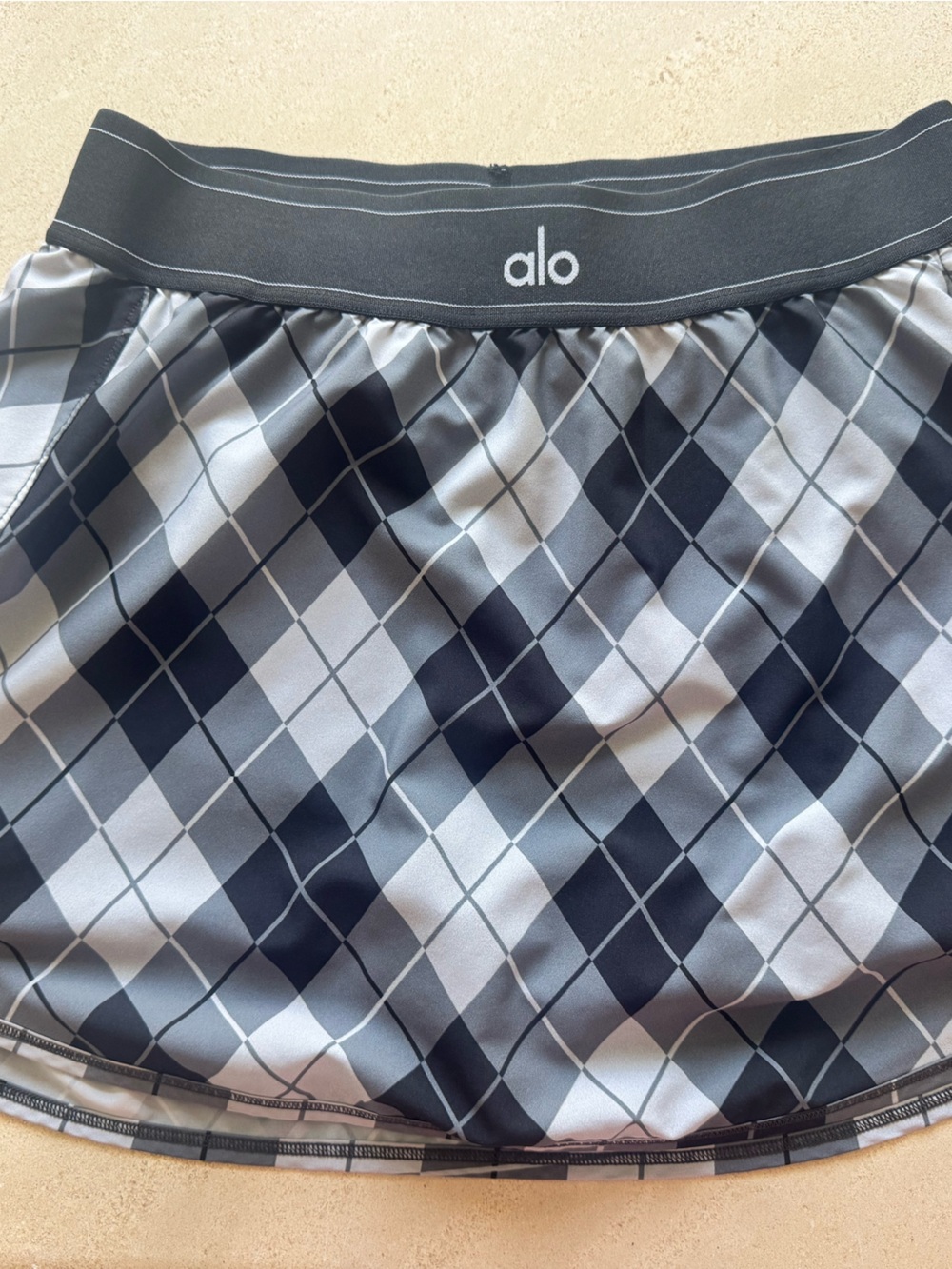 ALO Yoga Women's Argyle Pattern Skirted Leggings - Black & Gray